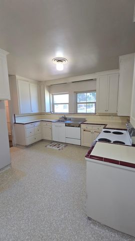 3966 Huntington Boulevard, Fresno, CA 93702