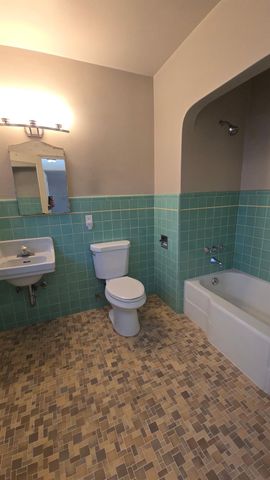 3966 Huntington Boulevard, Fresno, CA 93702