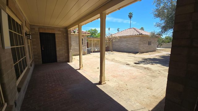 3966 Huntington Boulevard, Fresno, CA 93702