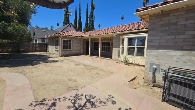 3966 Huntington Boulevard, Fresno, CA 93702