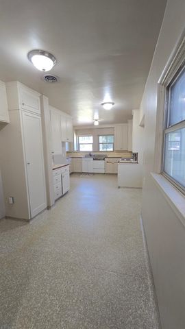 3966 Huntington Boulevard, Fresno, CA 93702