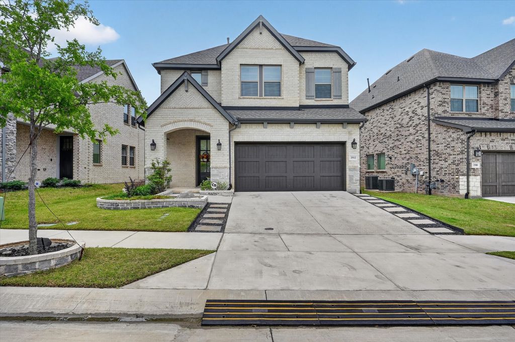 2512 Four Roses Drive, Lewisville, TX 75056