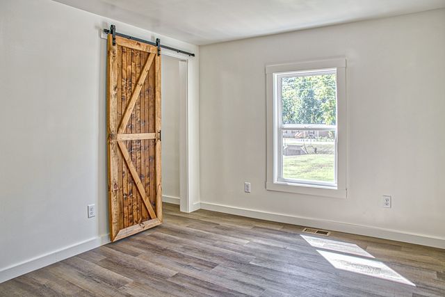 2204 Wartrace Hwy, Whitleyville, TN 38588