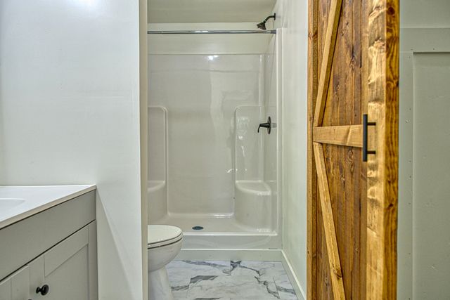 2204 Wartrace Hwy, Whitleyville, TN 38588