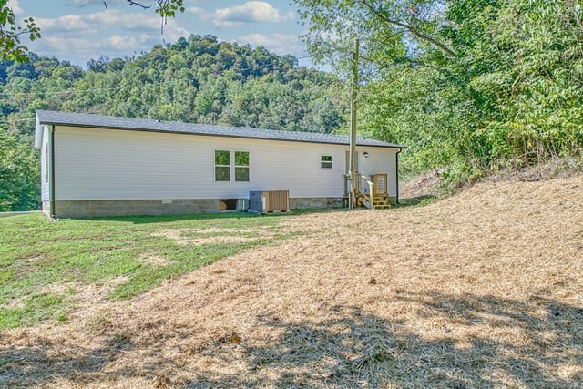 2204 Wartrace Hwy, Whitleyville, TN 38588