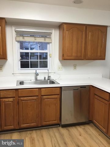 12323 FOX LAKE CT, Fairfax, VA 22033