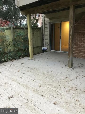 12323 FOX LAKE CT, Fairfax, VA 22033