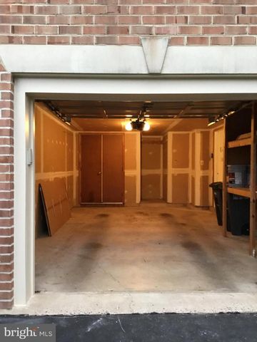 12323 FOX LAKE CT, Fairfax, VA 22033