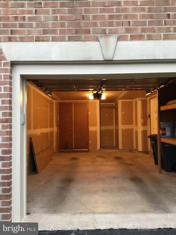 12323 FOX LAKE CT, Fairfax, VA 22033