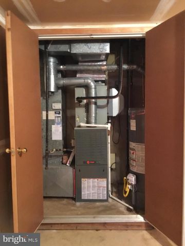 12323 FOX LAKE CT, Fairfax, VA 22033