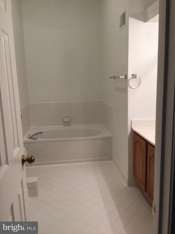 12323 FOX LAKE CT, Fairfax, VA 22033