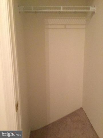 12323 FOX LAKE CT, Fairfax, VA 22033