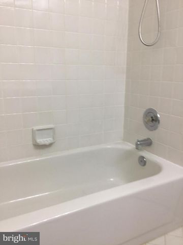 12323 FOX LAKE CT, Fairfax, VA 22033