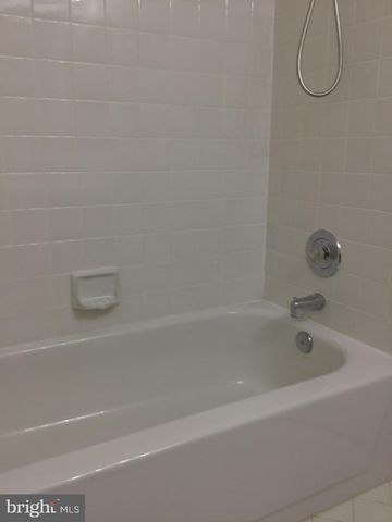 12323 FOX LAKE CT, Fairfax, VA 22033