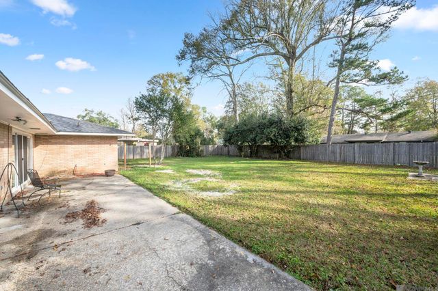 555 Woodhaven St, Baton Rouge, LA 70815