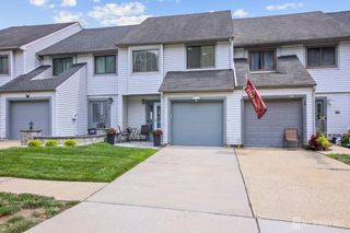 18 Lexington Circle, Old Bridge, NJ 07747