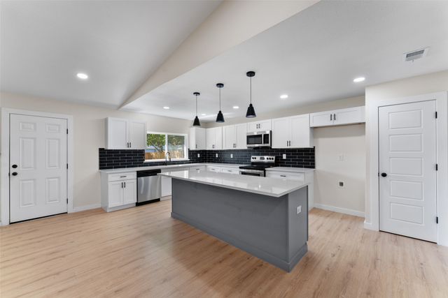 1845 Wilderness Trail, Grand Prairie, TX 75052