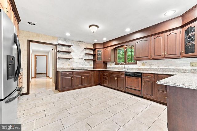 122 SAINT VINCENT CT, Cherry Hill, NJ 08003