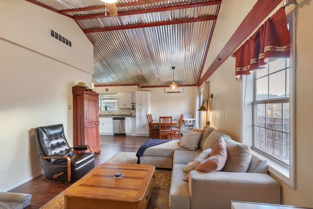 1102 W Del Rio St, Alpine, TX 79830