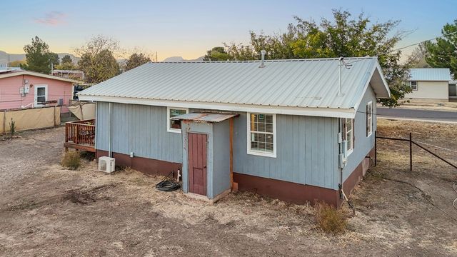 1102 W Del Rio St, Alpine, TX 79830