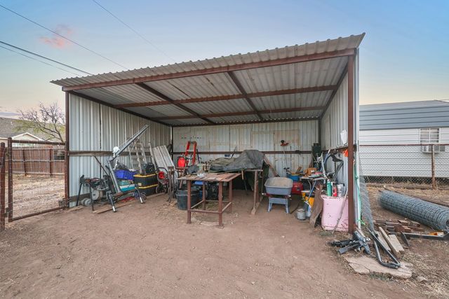 1102 W Del Rio St, Alpine, TX 79830