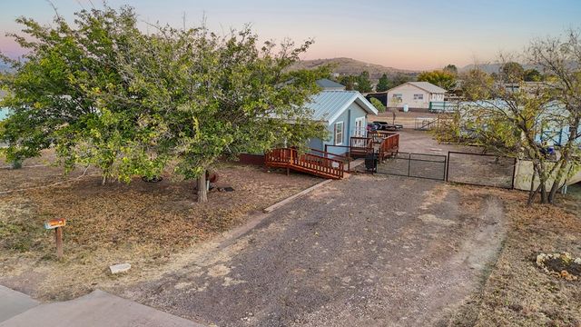 1102 W Del Rio St, Alpine, TX 79830