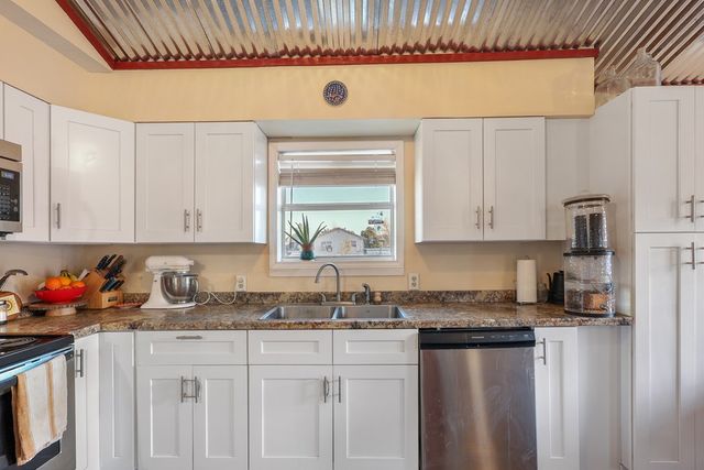 1102 W Del Rio St, Alpine, TX 79830