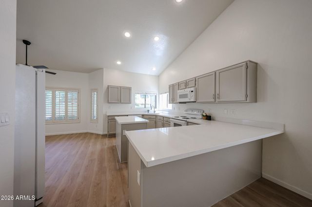 1330 E VOLTAIRE Avenue, Phoenix, AZ 85022