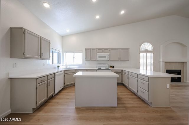 1330 E VOLTAIRE Avenue, Phoenix, AZ 85022