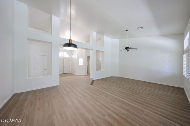 1330 E VOLTAIRE Avenue, Phoenix, AZ 85022