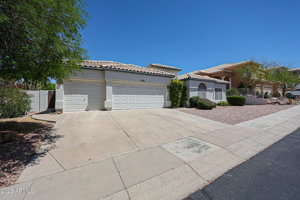 1330 E VOLTAIRE Avenue, Phoenix, AZ 85022 — photo 2