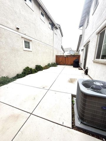 55 E Funderburg Boulevard, Mountain House, CA 95391