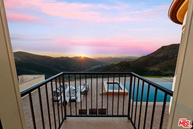 8567 Rd Mipolomol Road, Malibu, CA 90265