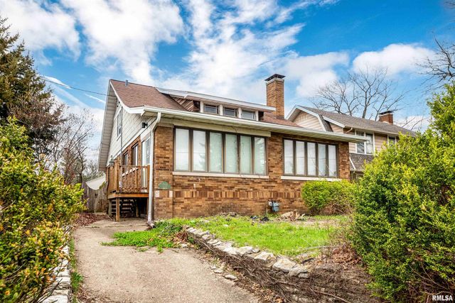 3004 N KNOXVILLE Avenue, Peoria, IL 61602
