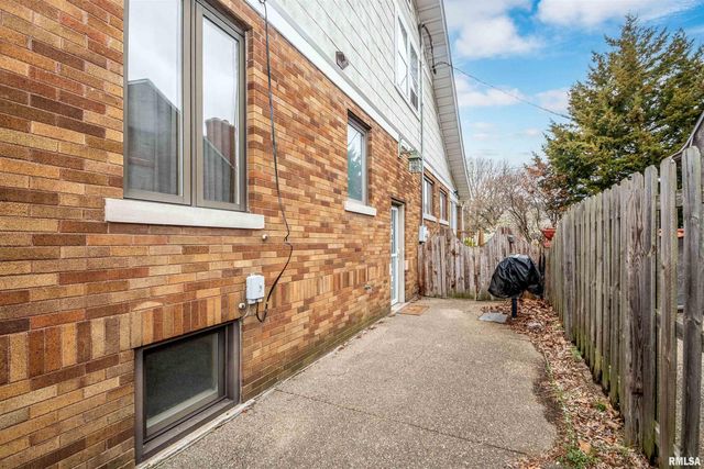 3004 N KNOXVILLE Avenue, Peoria, IL 61602