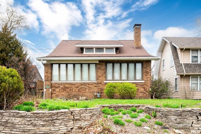 3004 N KNOXVILLE Avenue, Peoria, IL 61602