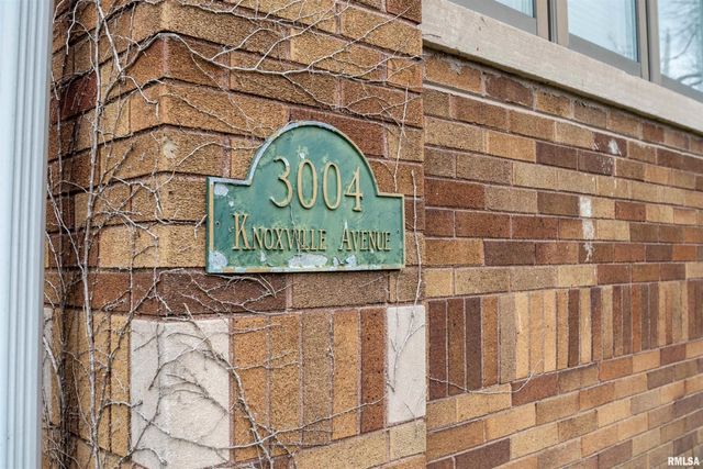 3004 N KNOXVILLE Avenue, Peoria, IL 61602