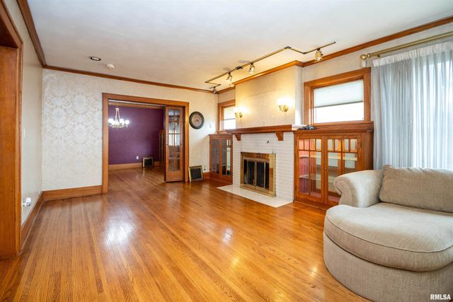 3004 N KNOXVILLE Avenue, Peoria, IL 61602