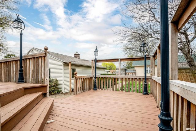 3004 N KNOXVILLE Avenue, Peoria, IL 61602