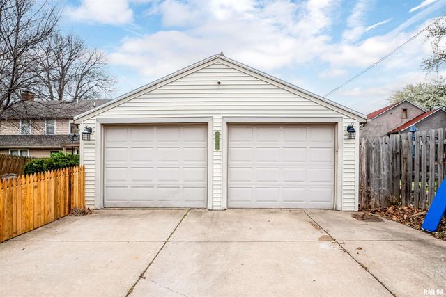 3004 N KNOXVILLE Avenue, Peoria, IL 61602