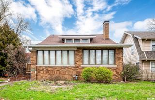 3004 N KNOXVILLE Avenue, Peoria, IL 61602