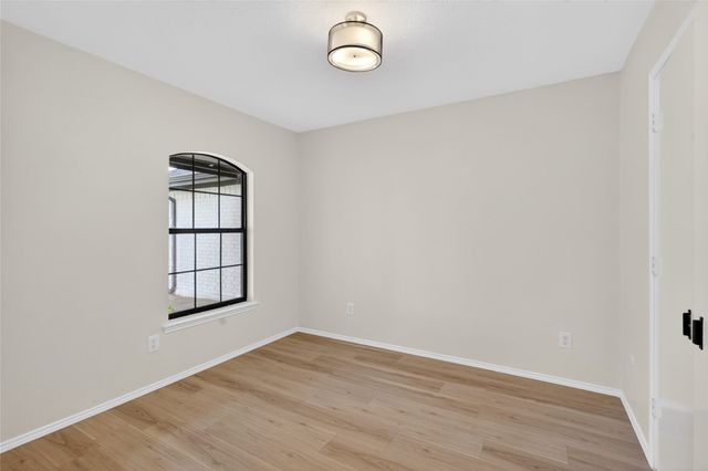 509 Brookside Court, Burleson, TX 76028