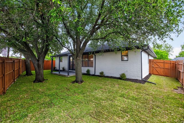 509 Brookside Court, Burleson, TX 76028