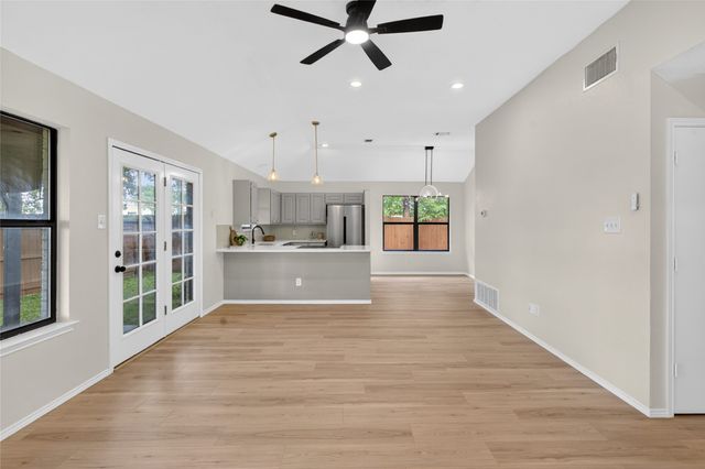 509 Brookside Court, Burleson, TX 76028