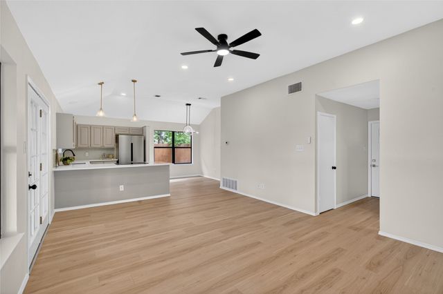 509 Brookside Court, Burleson, TX 76028