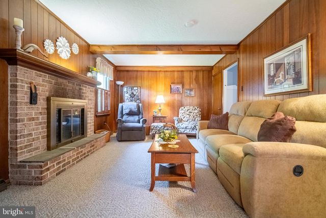 106 CIRCLE DR, York, PA 17406