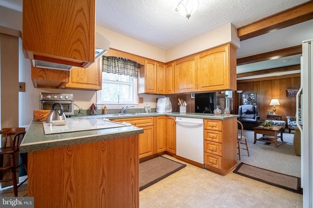 106 CIRCLE DR, York, PA 17406