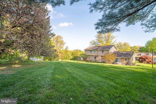 106 CIRCLE DR, York, PA 17406