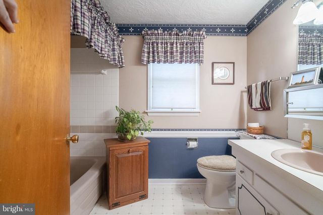 106 CIRCLE DR, York, PA 17406