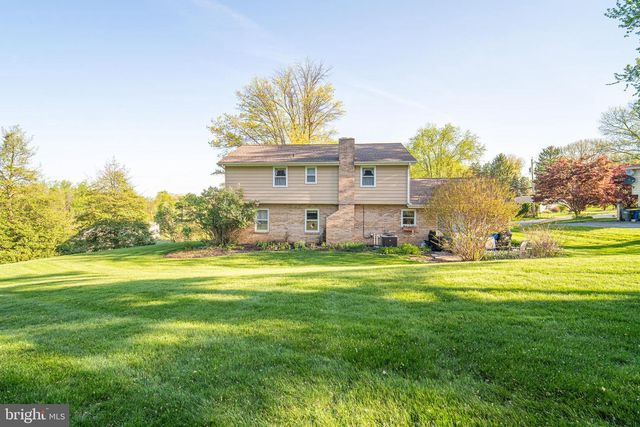 106 CIRCLE DR, York, PA 17406